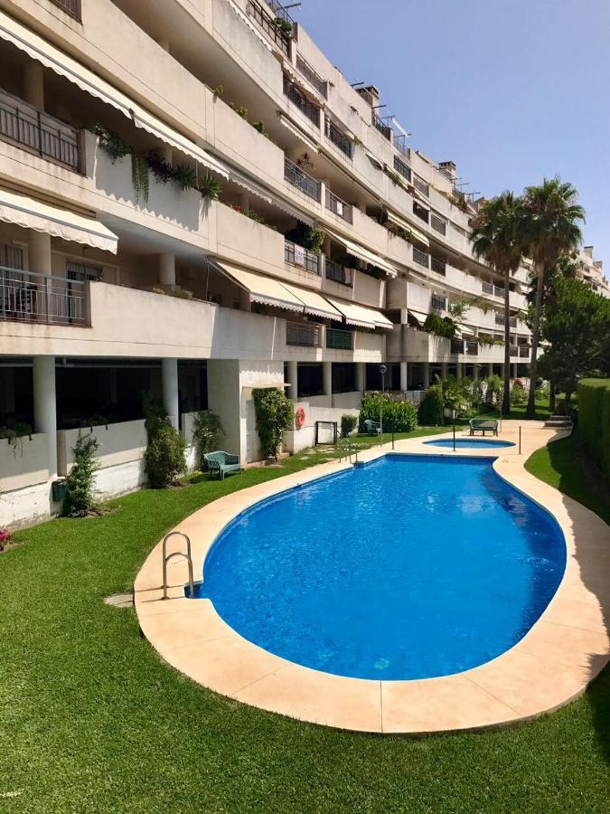 Amazing Apartment For Families Up To 6 Persons Benalmádena Exteriör bild