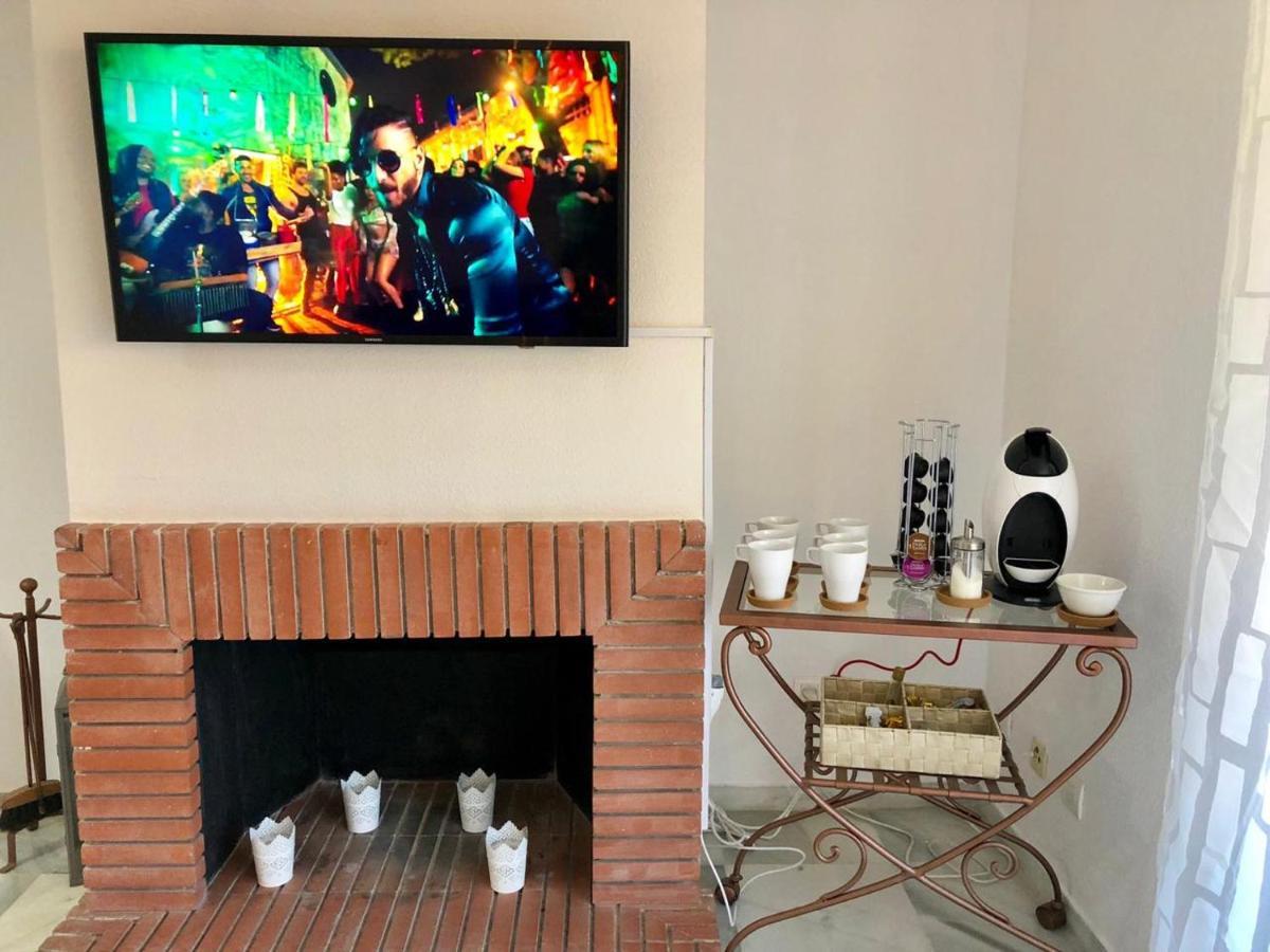 Amazing Apartment For Families Up To 6 Persons Benalmádena Exteriör bild