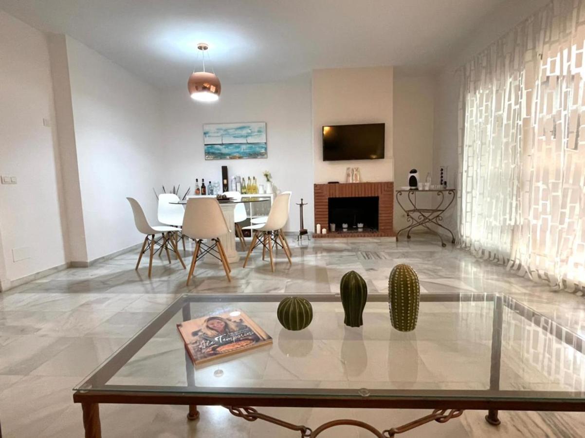 Amazing Apartment For Families Up To 6 Persons Benalmádena Exteriör bild