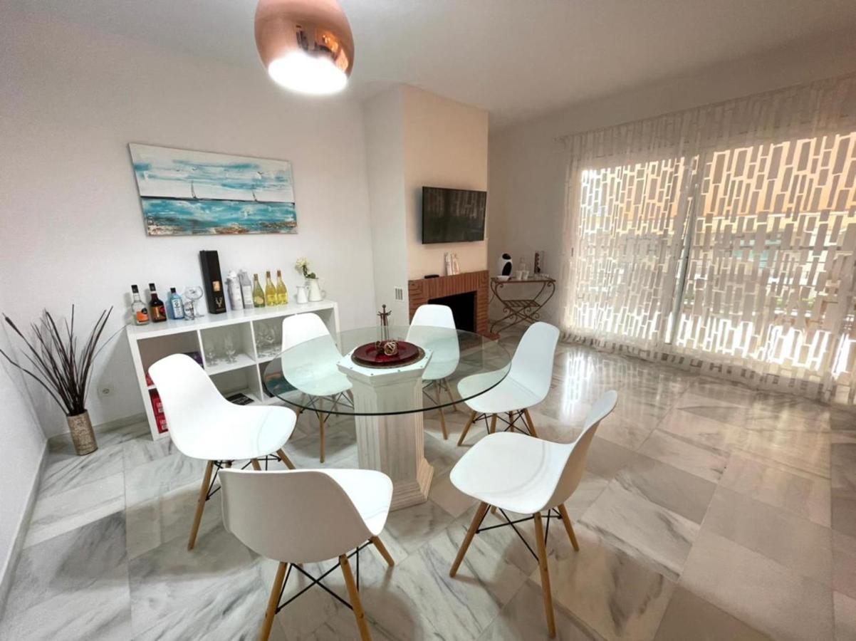 Amazing Apartment For Families Up To 6 Persons Benalmádena Exteriör bild