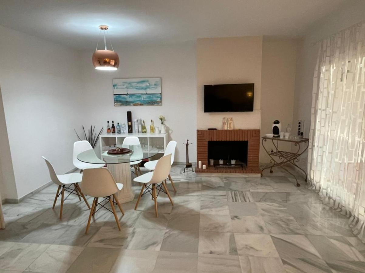 Amazing Apartment For Families Up To 6 Persons Benalmádena Exteriör bild
