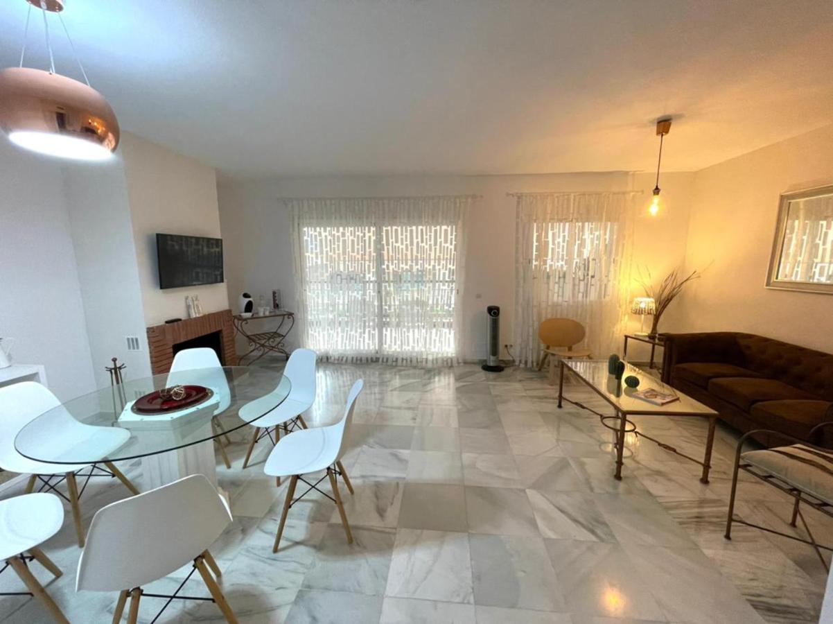 Amazing Apartment For Families Up To 6 Persons Benalmádena Exteriör bild