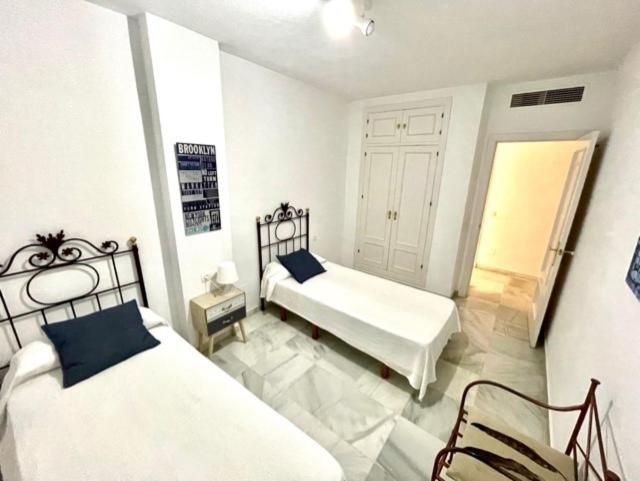 Amazing Apartment For Families Up To 6 Persons Benalmádena Exteriör bild