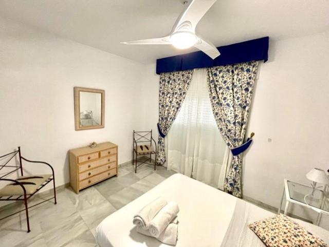 Amazing Apartment For Families Up To 6 Persons Benalmádena Exteriör bild